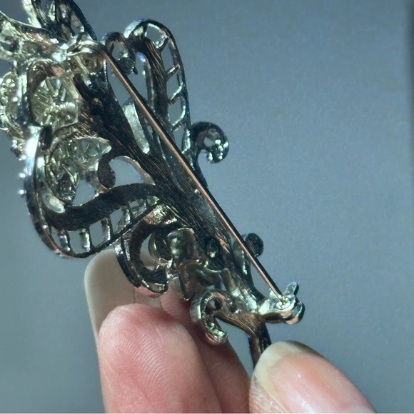 Articulating Intricate Silver tone and Crystal Brooch - Picture 4 of 5